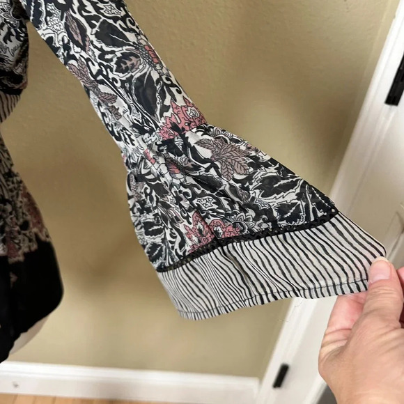 LUCKY BRAND Sheer V Neck Stripe & Floral Blouse Top Trumpet Sleeve - size Medium - Picture 4 of 10